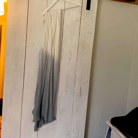 Scarf extremely large. - Picture 2 of 2